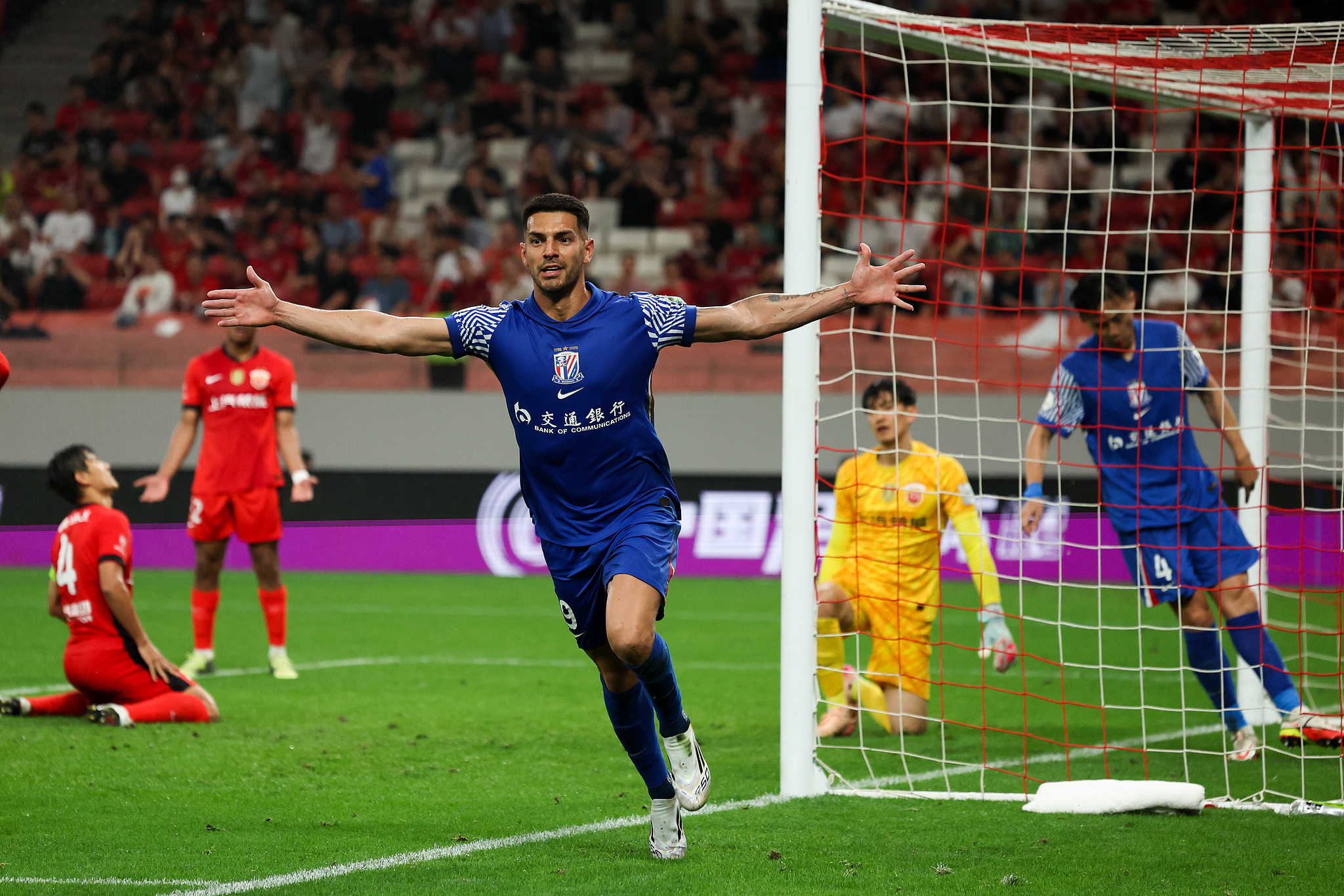 英雄联盟注册-赛地聚焦：荷甲国际比赛日热度飙升，斯图加特刷新队史纪录，目标明确，阵容厚度经受考验(lfl法国职业联赛)