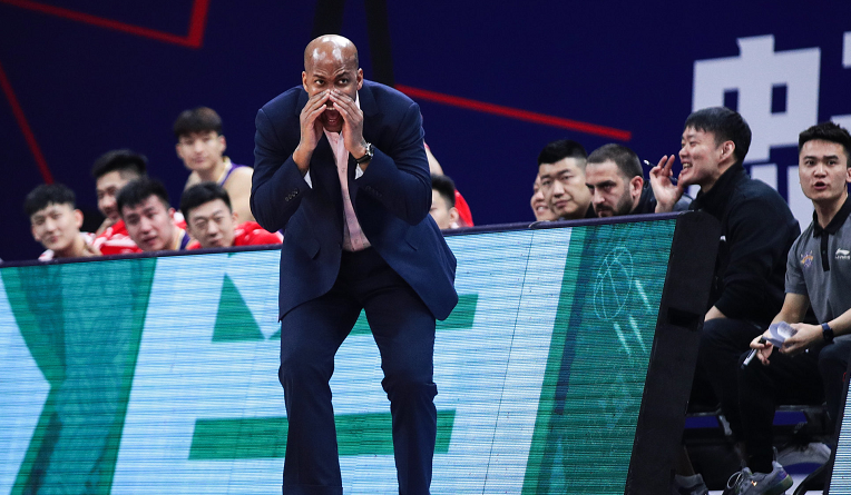 英雄联盟世界杯-西汉姆训练开放日，转会期遗憾出局引欢呼，欧冠在即，纪律约束更严格(西汉姆热刺转会)